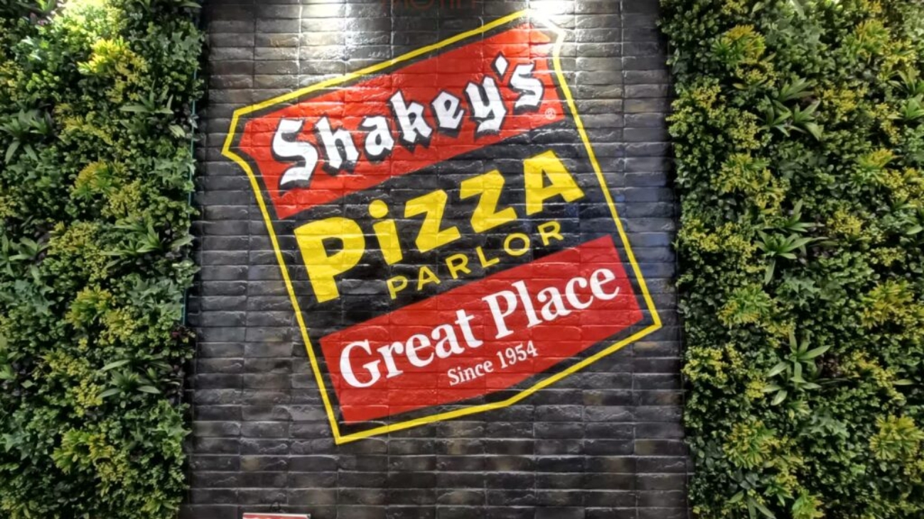 Shakeys-SM-Caloocan-min-1024x1024